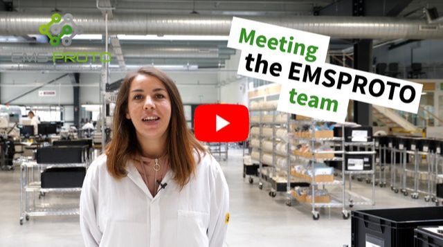 Miniature video presentation of the EMSPROTO team.
An electronic engineer in a white coat is in the foreground. We can see at the back, the production plant with shelves and storage bins.