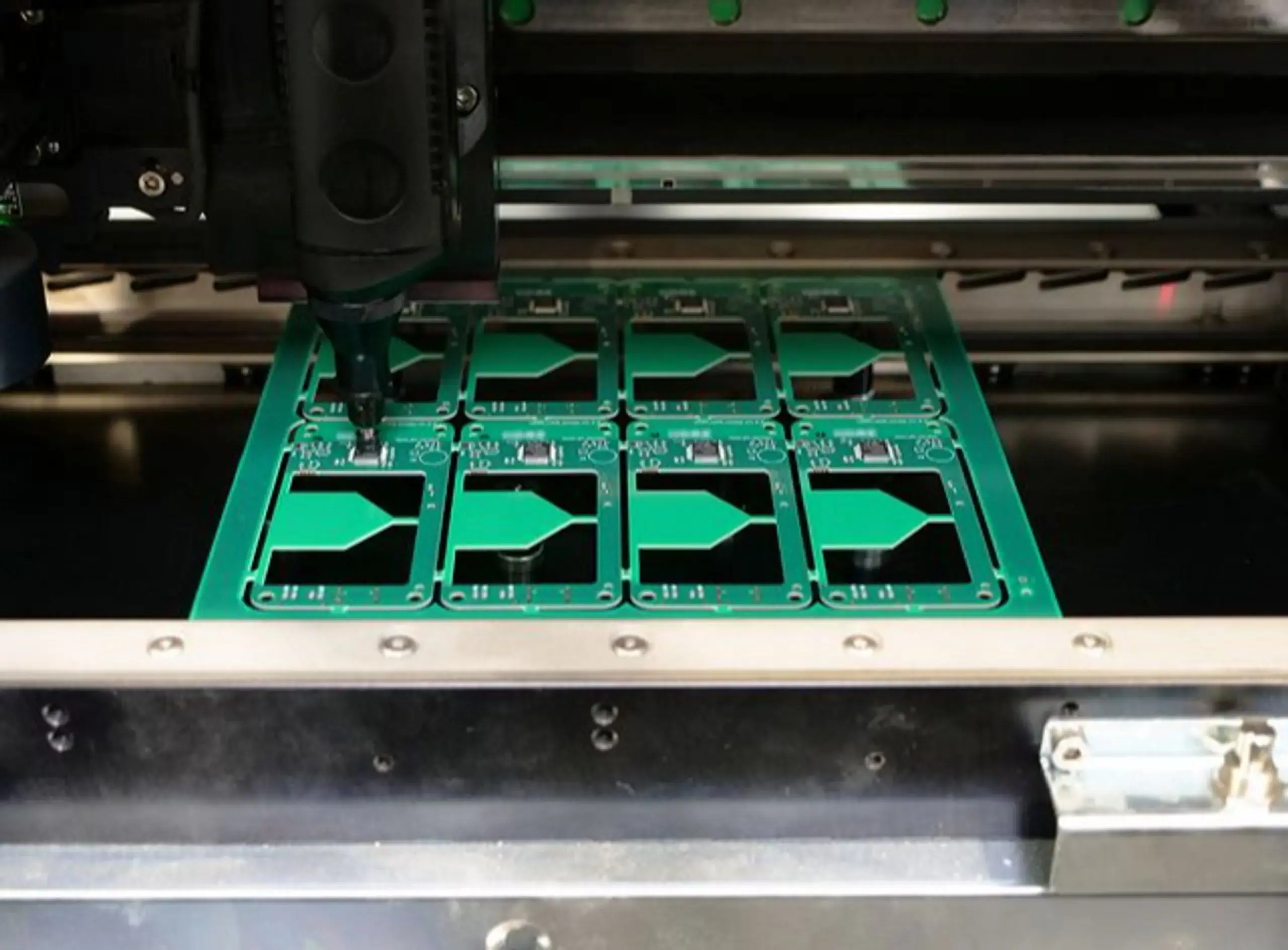 Machine_pick_and_place_w2560-min